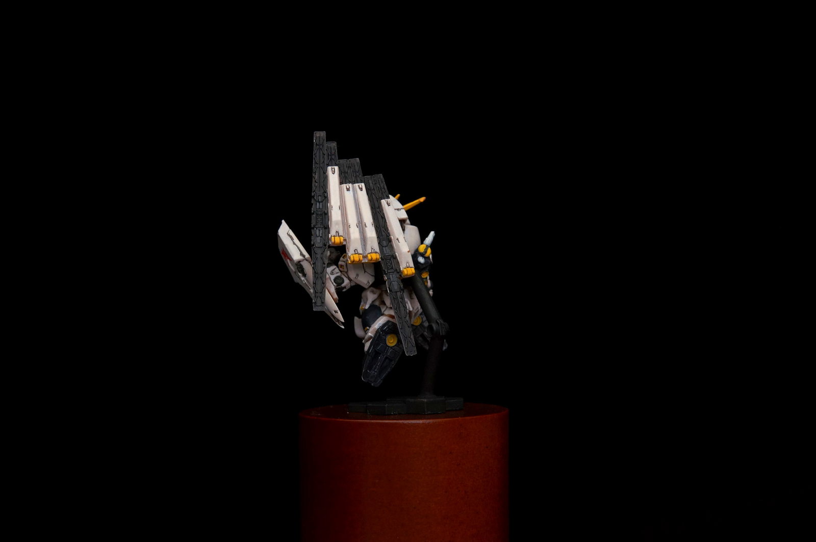 Gundam Superior Define No.02 - ν Gundam image 2