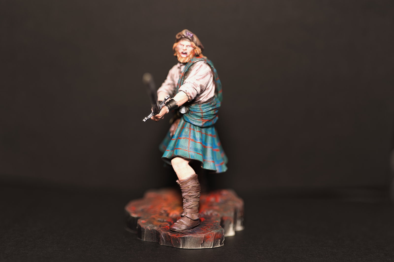 Primary colour Highlander image 3