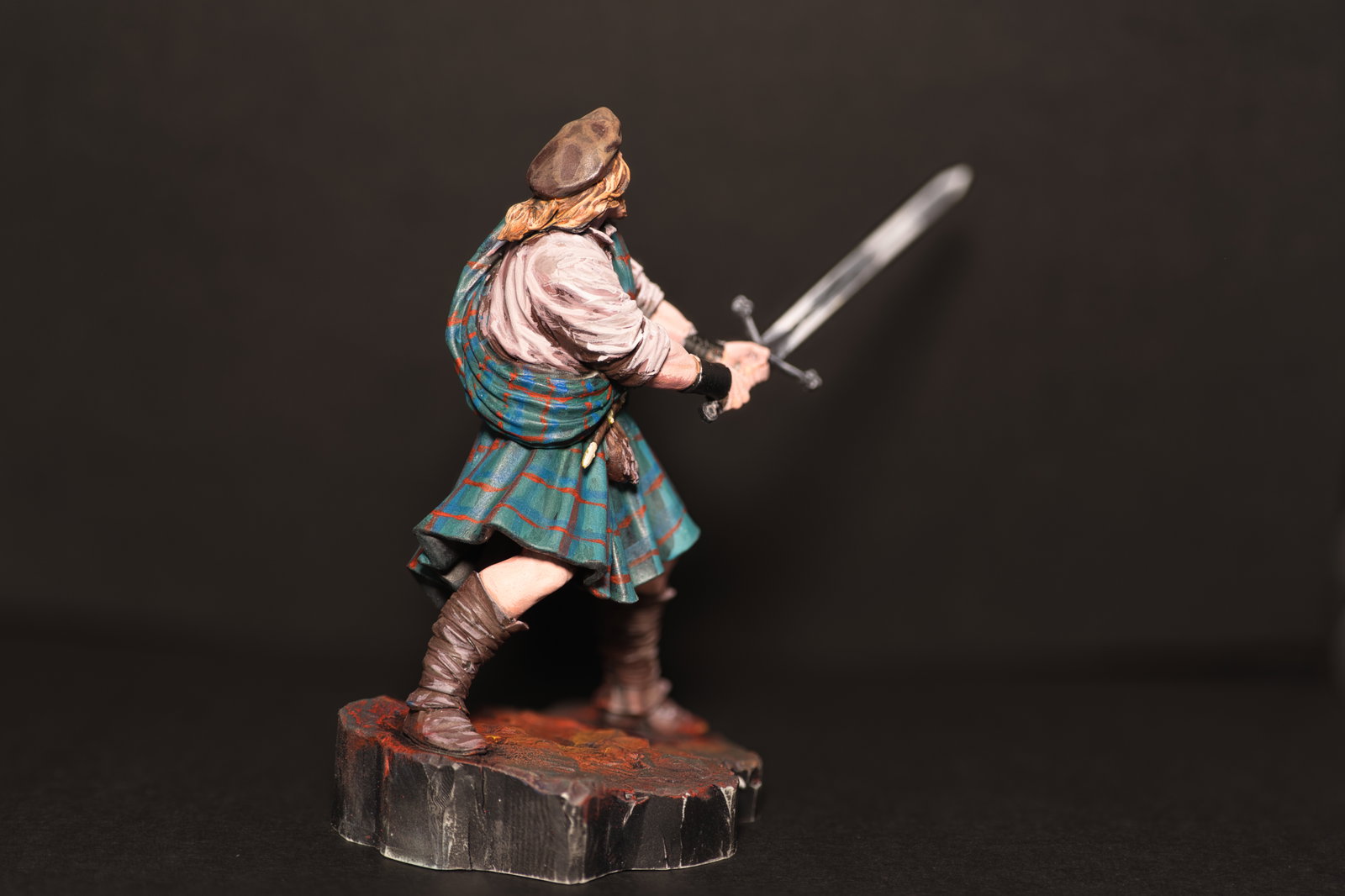 Primary colour Highlander image 4