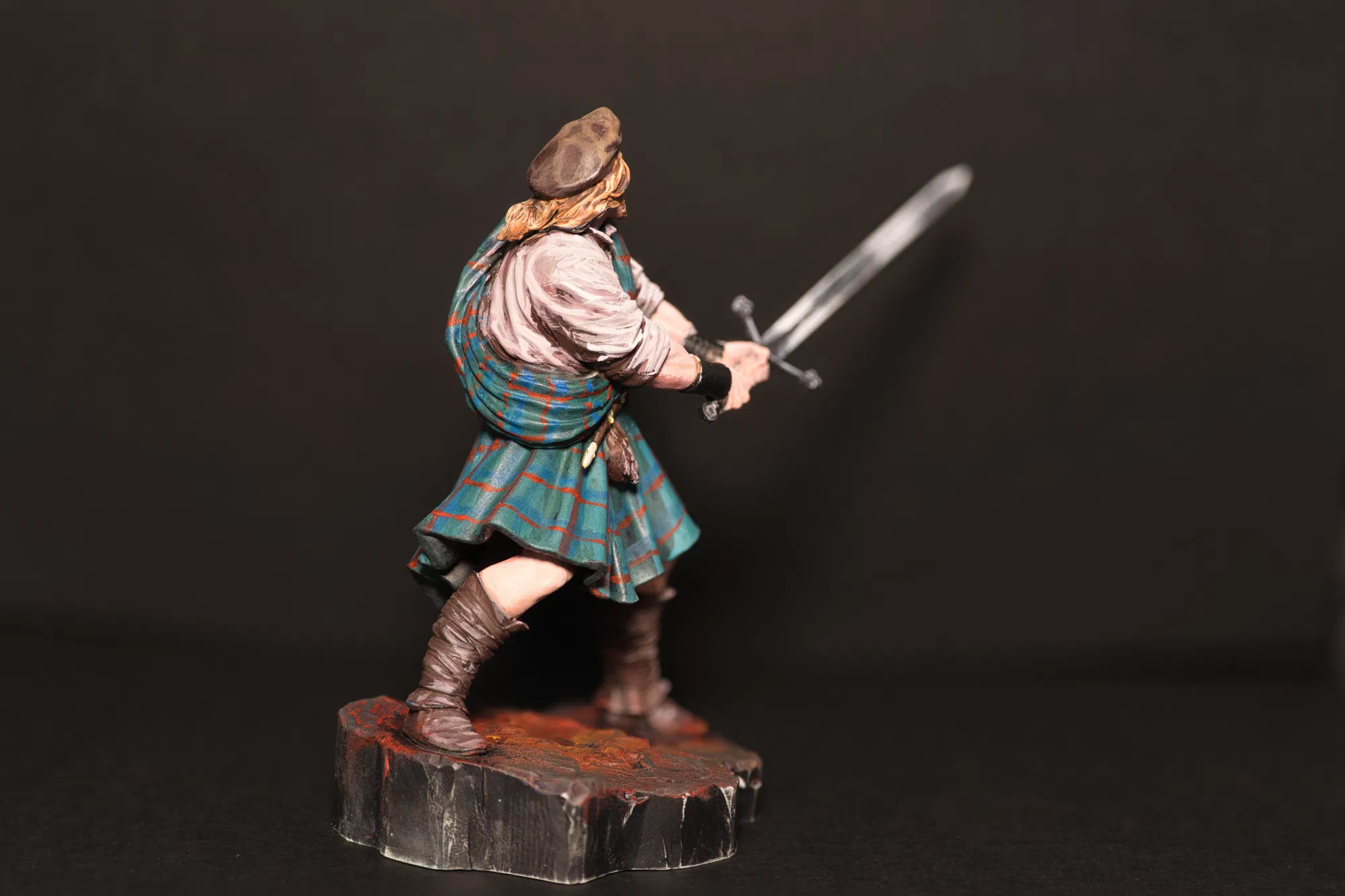 Primary colour Highlander image 4